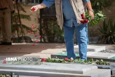 عکس‌هایی از حضور جمعی از سینماگران در قطعه هنرمندان