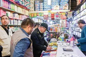جنجال فروشنده ماسک های تقلبی در چهارراه میدان بار مشهد