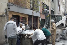ویدئو | حضور طلاب و اساتید حوزه و دانشگاه در کف میدان خدمت در مناطق آسیب دیده از جنگ تحمیلی سوم