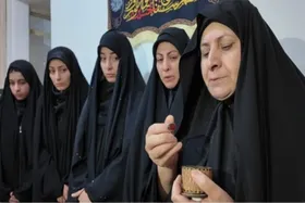 اهدای انگشتر متبرک رهبر معظم انقلاب به خانواده شهید محمد شایان فرد