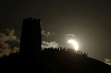 تصاویری از خورشیدگرفتگی ۲۰۲۶ در سراسر اروپا (۲۱ مرداد ۱۴۰۵)