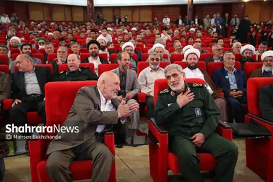 مراسم رونمایی از تقریظ رهبر انقلاب بر کتاب 