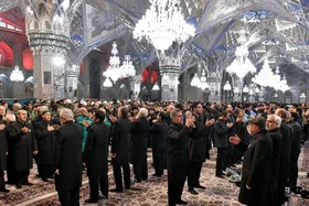 در سوگ خورشید کاظمین | زائران رضوی در روز شهادت حضرت موسی بن جعفر (ع) عزاداری کردند