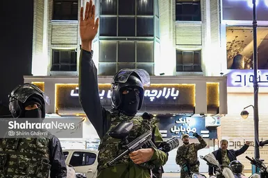 گزارش تصویری | واکنش مردم مشهد به خبر انتخاب آیت‌الله سیدمجتبی خامنه‌ای به عنوان سومین رهبر انقلاب اسلامی ایران - ۲