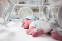 تست قطره خون پاشنه پا از نوزاد؛ یک اقدام حیاتی برای تشخیص زودهنگام اختلالات نادر