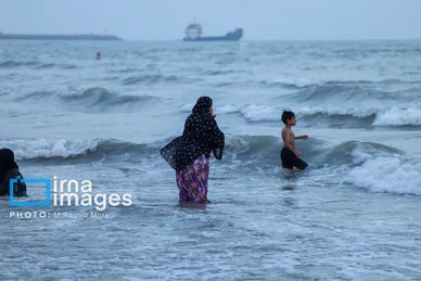 گزارش تصویری | آخرین چهارشنبه ماه صفر در ساحل بندرعباس