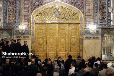 غبارروبی مضجع منور امام رضا(ع)