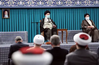 دیدار جمعی از مسئولان نظام و مهمانان شرکت کننده در کنفرانس وحدت اسلامی با رهبر معظم انقلاب