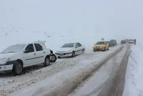 ترافیک سنگین در جاده&zwnj;های خراسان رضوی | رانندگان با سرعت مطمئنه، مجهز به زنجیر چرخ باشند (۱۴بهمن ماه ۱۴۰۲)