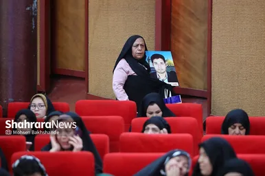 مراسم رونمایی از تقریظ رهبر انقلاب بر کتاب 
