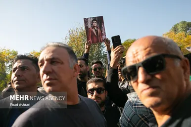 مراسم تشییع پیکر زنده‌یاد اکبر گلپایگانی در قطعه هنرمندان بهشت زهرا