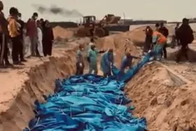 ویدئو | خاکسپاری گروهی ۱۰۰ شهید بیمارستان الشفا غزه