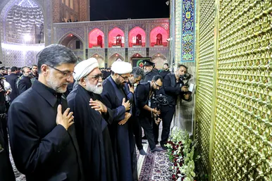 شام غریبان حسینی در حرم مطهر رضوی