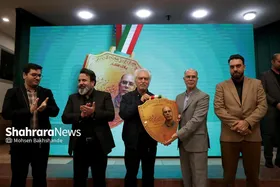 گزارش تصویری | آیین تجلیل از حسین نخعی شریف، اهدای پلاک افتخار و رونمایی از کتاب &laquo;تاریخ فوتبال مشهد&raquo;