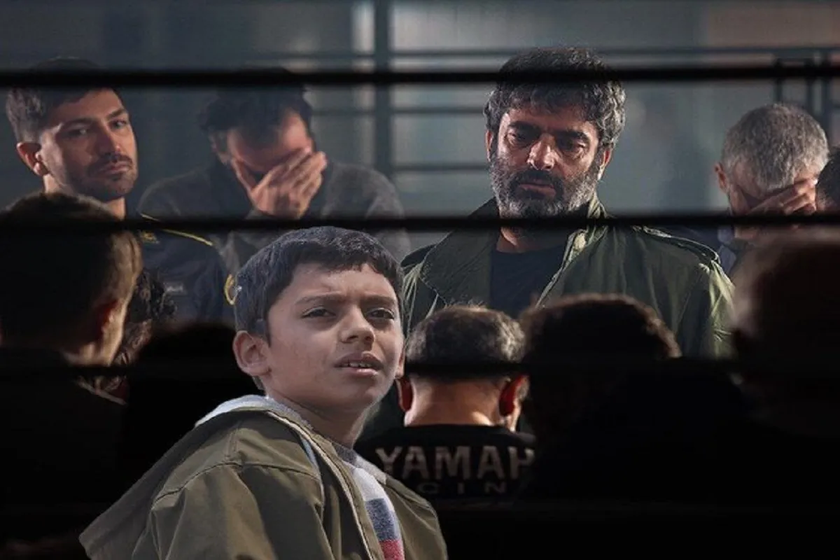 نقش‌آفرینی منوچهر هادی مقابل دوربین سریال خودش، یک، سه، هفت