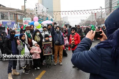 حضور باشکوه مردم مشهد در راهپیمایی ۲۲ بهمن -۳