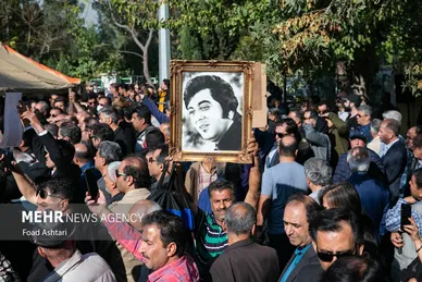 مراسم تشییع پیکر زنده‌یاد اکبر گلپایگانی در قطعه هنرمندان بهشت زهرا