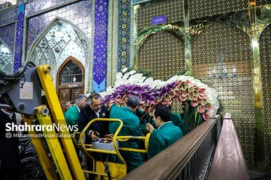 چراغانی و گل آرایی حرم مطهر رضوی در دهه کرامت