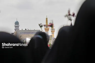 گزارش تصویری | آیین گلباران حرم امام‌رضا(ع) در نخستین روز دهه کرامت ۱۴۰۴