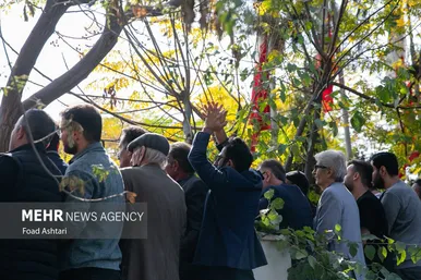 مراسم تشییع پیکر زنده‌یاد اکبر گلپایگانی در قطعه هنرمندان بهشت زهرا
