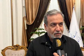 عراقچی: هنوز هیچ تصمیمی برای آغاز دوباره مذاکره با آمریکا نگرفته&zwnj;ایم | &laquo;آتش&zwnj;بس ۶۰ روزه&raquo; وجود نداشت و فقط قطر و پاکستان پیام ردوبدل می&zwnj;کنند + ویدئو