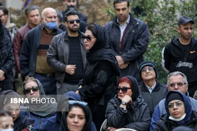 حضور هنرمندان در مراسم تشییع پیکر بیتا فرهی