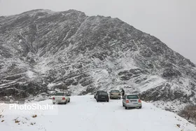 مشهدی&zwnj;ها به طرقبه&zwnj;شاندیز سفر نکنند | ۳۰ خودرو گرفتار برف (۱۳ بهمن ۱۴۰۲)