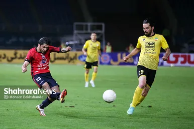 بازی دو تیم نساجی مازندران و سپاهان اصفهان در لیگ برتر