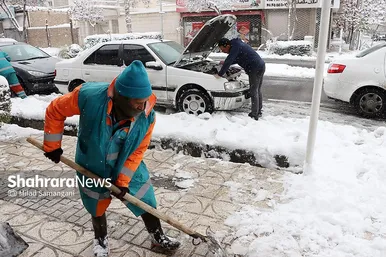گزارش تصویری | خدمات دهی نیروهای شهرداری مشهد در روزهای برفی