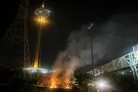 آتش سوزی عمدی در محوطه برج میلاد تهران (۲۸ خرداد ۱۴۰۴) + تصویر