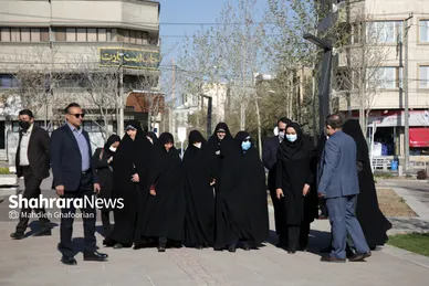 بازدید معاون رییس جهمور در امور زنان و خانواده از کارخانه نوآوری مشهد