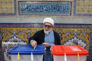 حضور مسئولان استان خراسان‌رضوی پای صندوق‌های رای