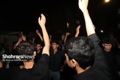 عکس‌هایی از مراسم علم کشیِ مهاجران افغانستانی در گلشهر مشهد