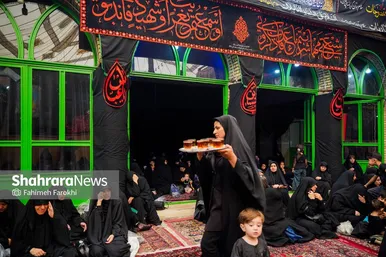بانوان زیادی همه روزه برای شنیدن روضه به این حسینیه می‌آیند