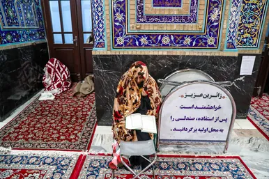آیین معنوی اعتکاف در حرم امام رضا (ع)