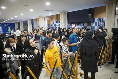 گزارش تصویری | اکران مردمی فیلم «مجنون» با حضور عوامل در مشهد