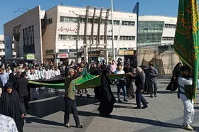زائران پیاده امام حسین(ع) در آغوش امام رئوف(ع)  | آیین استقبال از کاروان پیاده انصارالحسین(ع) برگزار شد