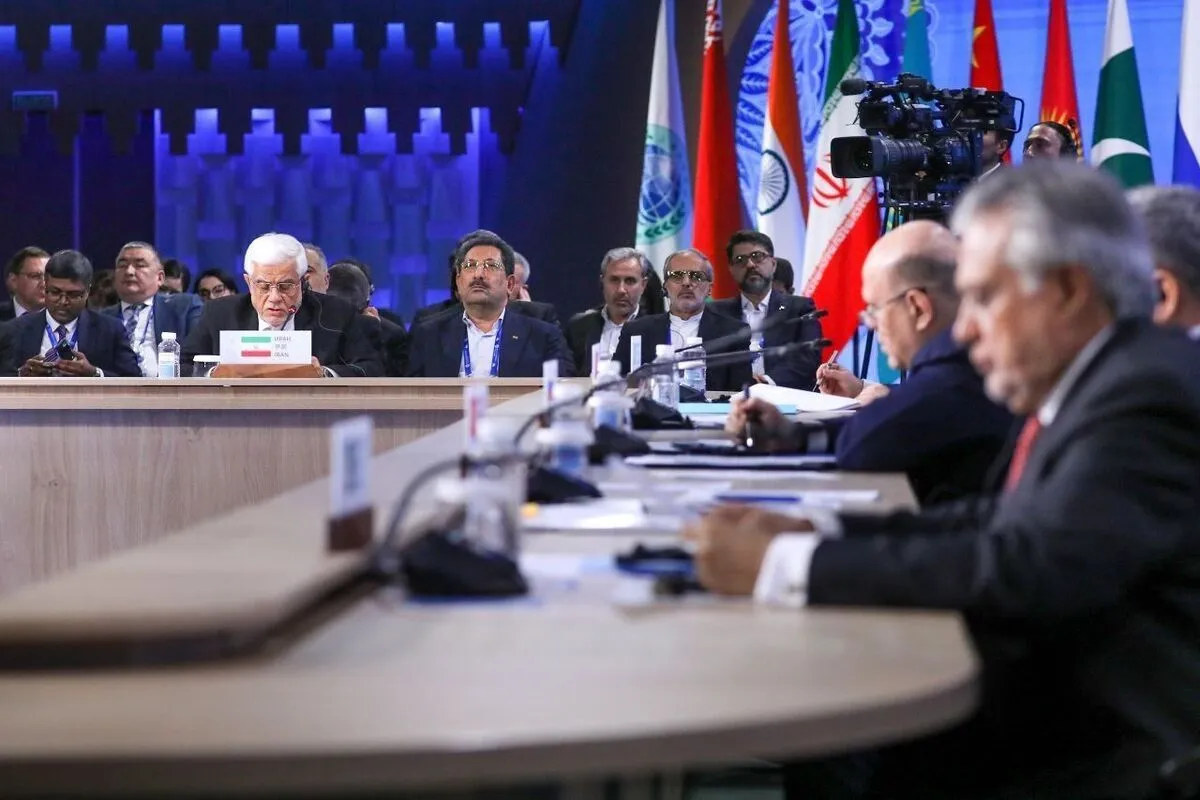 عارف: تفکرات خانواده شانگهای به ایران نزدیک است