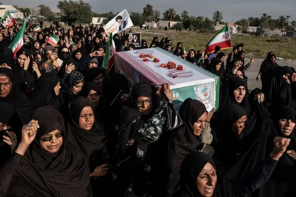 گزارش تصویری | محمد طاها یک ماه پس از شهادت در آغوش خاک آرام گرفت