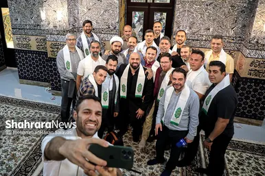 عرض ارادت قهرمانان ورزش ایران در حرم مطهر رضوی