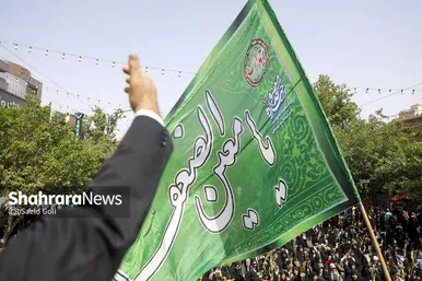 گزارش تصویری | آیین گلباران حرم امام‌رضا(ع) در نخستین روز دهه کرامت ۱۴۰۴