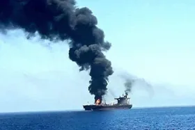 رسانه&zwnj;ها از وقوع حادثه برای یک کشتی در نزدیکی عمان خبر می&zwnj;دهند (۱۶ تیر ۱۴۰۵)