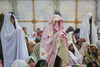 آیین معنوی اعتکاف در حرم امام رضا (ع)