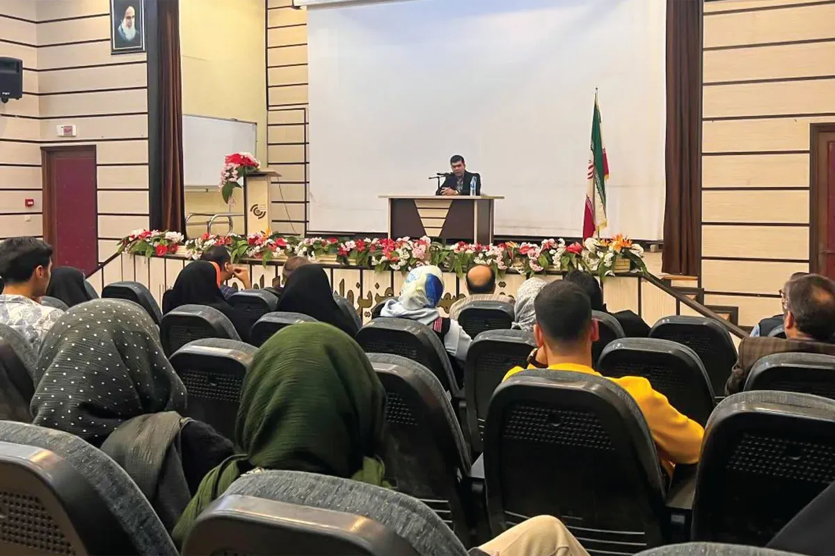 مجری و تهیه کننده تلویزیون: دانش و اطلاعات، پله ترقی مجری برنامه های تلویزیونی است