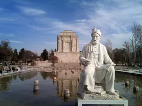 جلوخان آرامگاه فردوسی به کهن&zwnj;دژ متصل می&zwnj;شود
