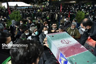 مراسم تدفین پیکر ۳ شهید گمنام در میدان شهدا مشهد