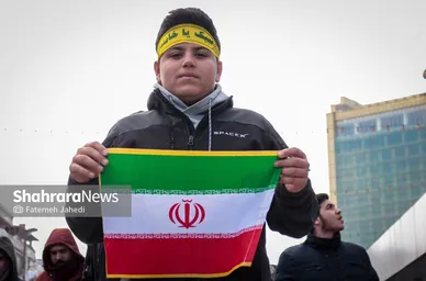 گزارش تصویری | حضور دهه‌هشتادی‌ها و دهه‌نودی‌ها در راهپیمایی ۲۲بهمن ۱۴۰۳ در مشهد
