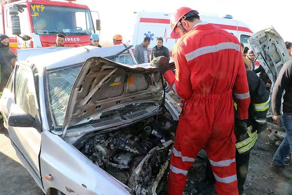 دو راننده محبوس شده در پراید در جاده گوارشک نجات یافتند