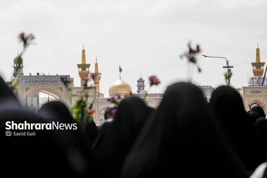 گزارش تصویری | آیین گلباران حرم امام‌رضا(ع) در نخستین روز دهه کرامت ۱۴۰۴