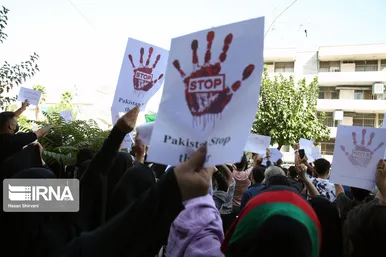 تجمع افغانستانی‌های مقیم تهران و مشهد در مقابل کنسولگری پاکستان